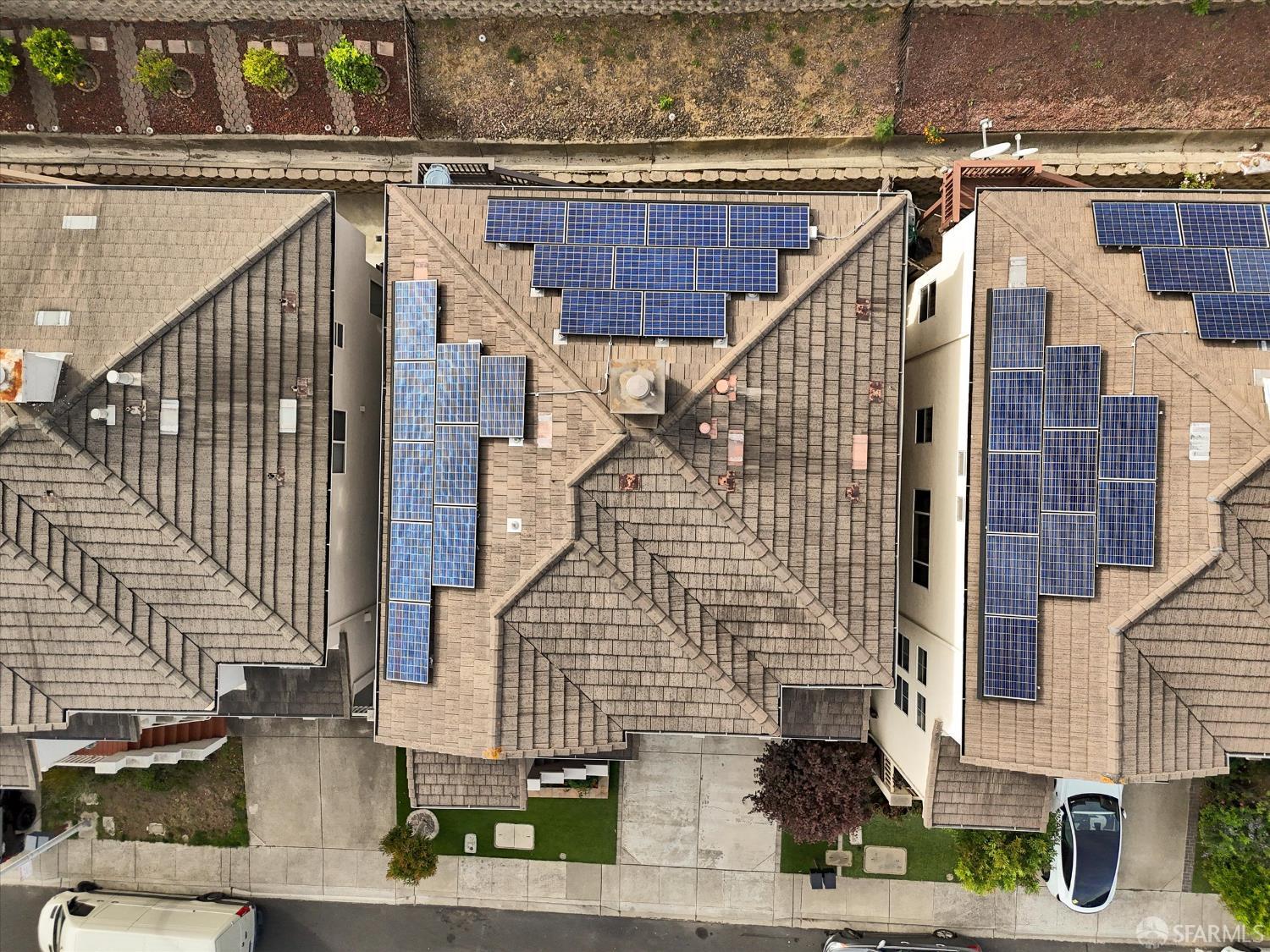 Detail Gallery Image 4 of 6 For 209 Bay Ridge Dr, Daly City,  CA 94014 - 5 Beds | 3/1 Baths