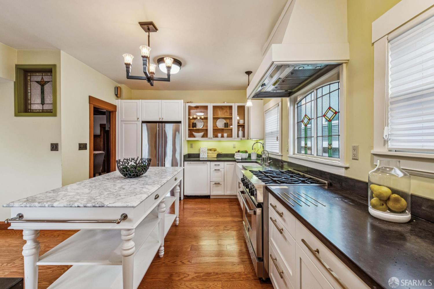 Detail Gallery Image 17 of 56 For 526 52nd St, Oakland,  CA 94609 - 2 Beds | 1/2 Baths