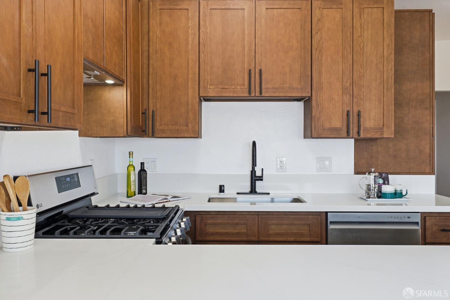 Detail Gallery Image 31 of 52 For 573 Connecticut St, San Francisco,  CA 94107 - 5 Beds | 3 Baths