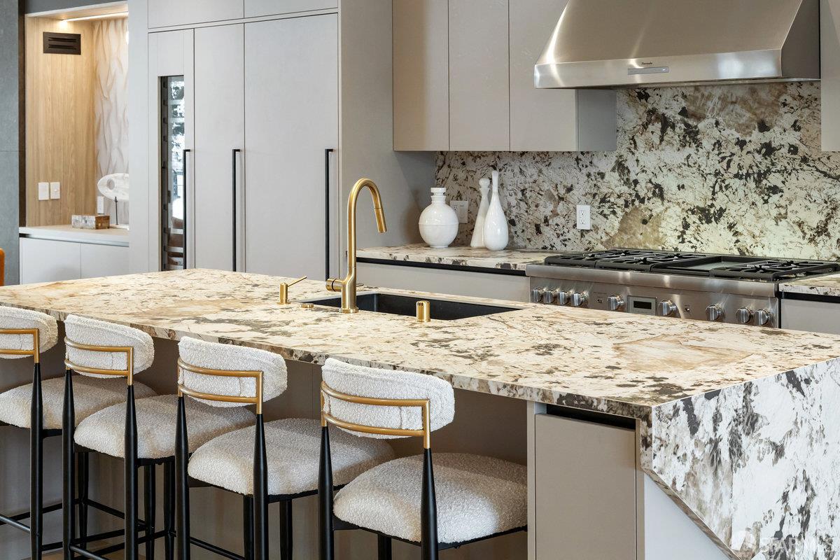 Detail Gallery Image 14 of 96 For 561 Duncan St, San Francisco,  CA 94131 - 4 Beds | 4/2 Baths