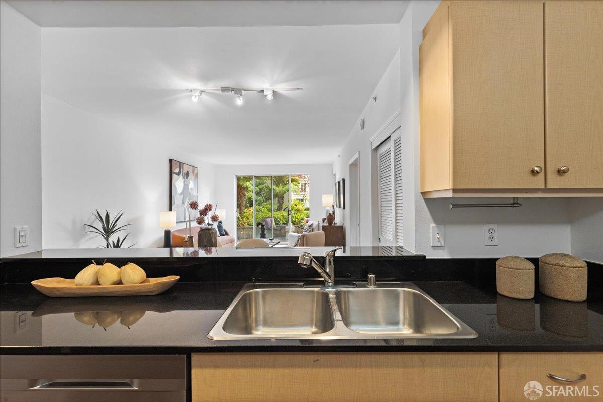 Detail Gallery Image 3 of 37 For 140 South Van Ness Ave #340,  San Francisco,  CA 94103 - 2 Beds | 2 Baths