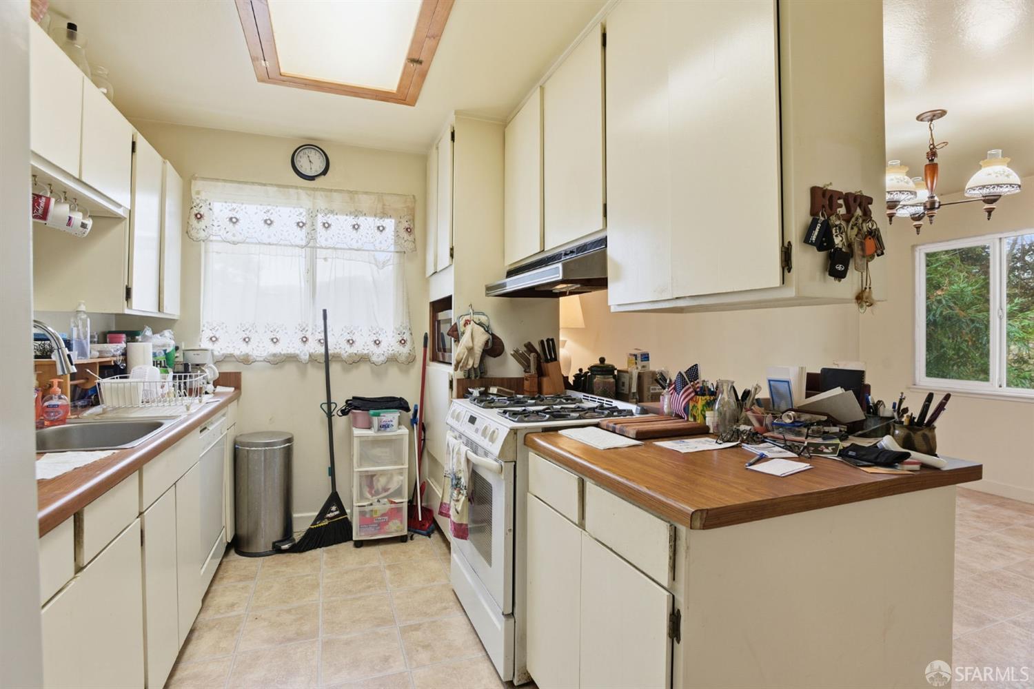 Detail Gallery Image 10 of 46 For 1191 Alicante Dr, Pacifica,  CA 94044 - 3 Beds | 2 Baths