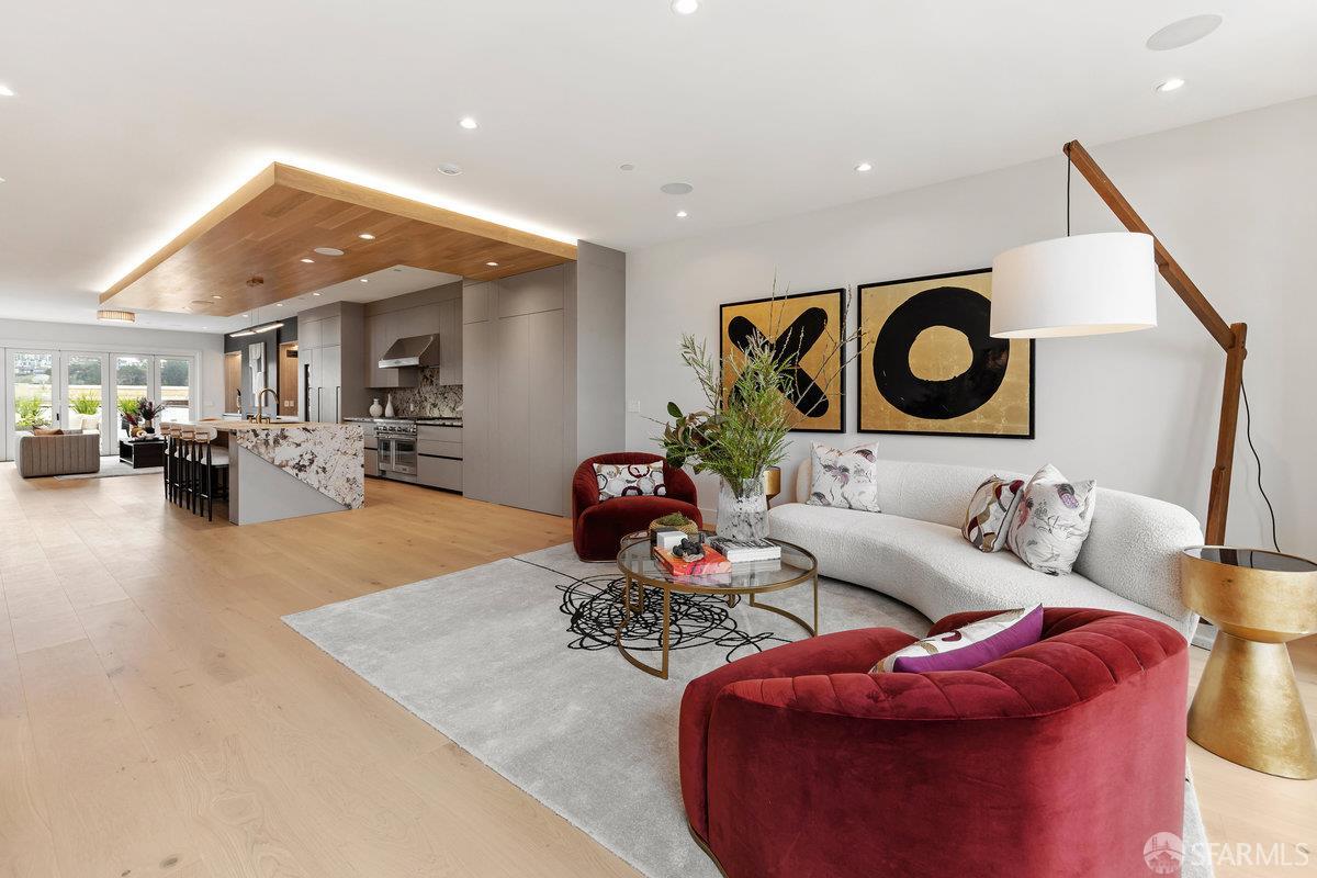 Detail Gallery Image 7 of 96 For 561 Duncan St, San Francisco,  CA 94131 - 4 Beds | 4/2 Baths