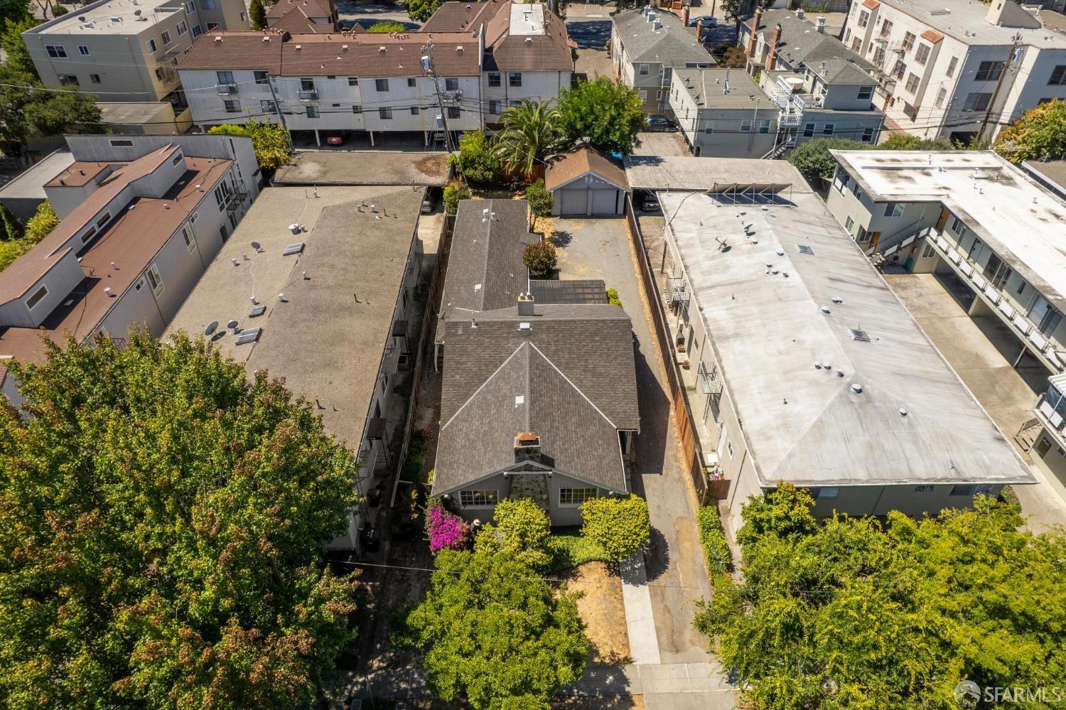 Detail Gallery Image 67 of 72 For 1115 Capuchino Ave, Burlingame,  CA 94010 - 4 Beds | 2 Baths