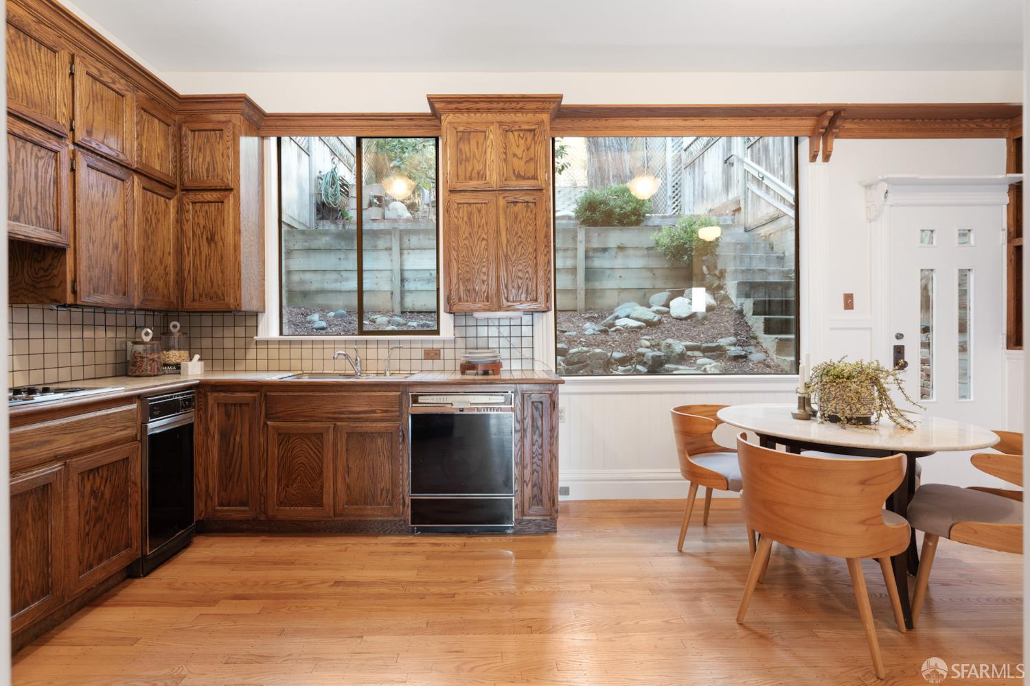 Detail Gallery Image 11 of 42 For 376 Corbett Ave, San Francisco,  CA 94114 - 3 Beds | 3 Baths