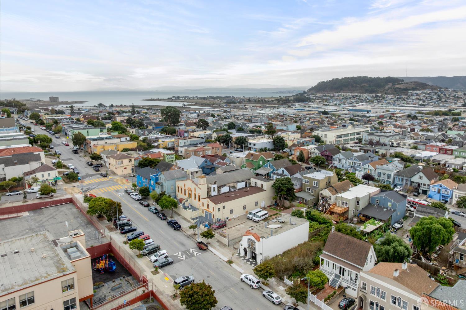 Detail Gallery Image 9 of 11 For 1539 Oakdale Ave, San Francisco,  CA 94124 - – Beds | – Baths