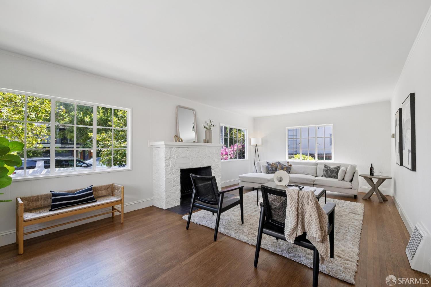 Detail Gallery Image 3 of 72 For 1115 Capuchino Ave, Burlingame,  CA 94010 - 4 Beds | 2 Baths