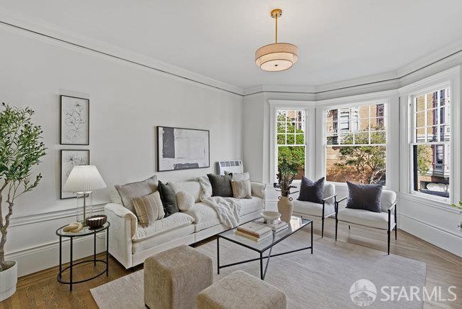 Detail Gallery Image 6 of 49 For 951 Leavenworth St, San Francisco,  CA 94109 - 3 Beds | 2 Baths