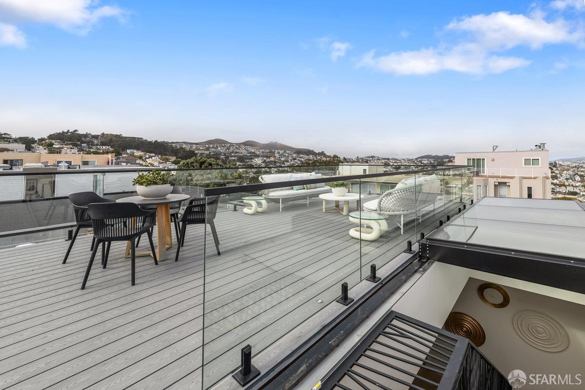 Detail Gallery Image 36 of 96 For 561 Duncan St, San Francisco,  CA 94131 - 4 Beds | 4/2 Baths