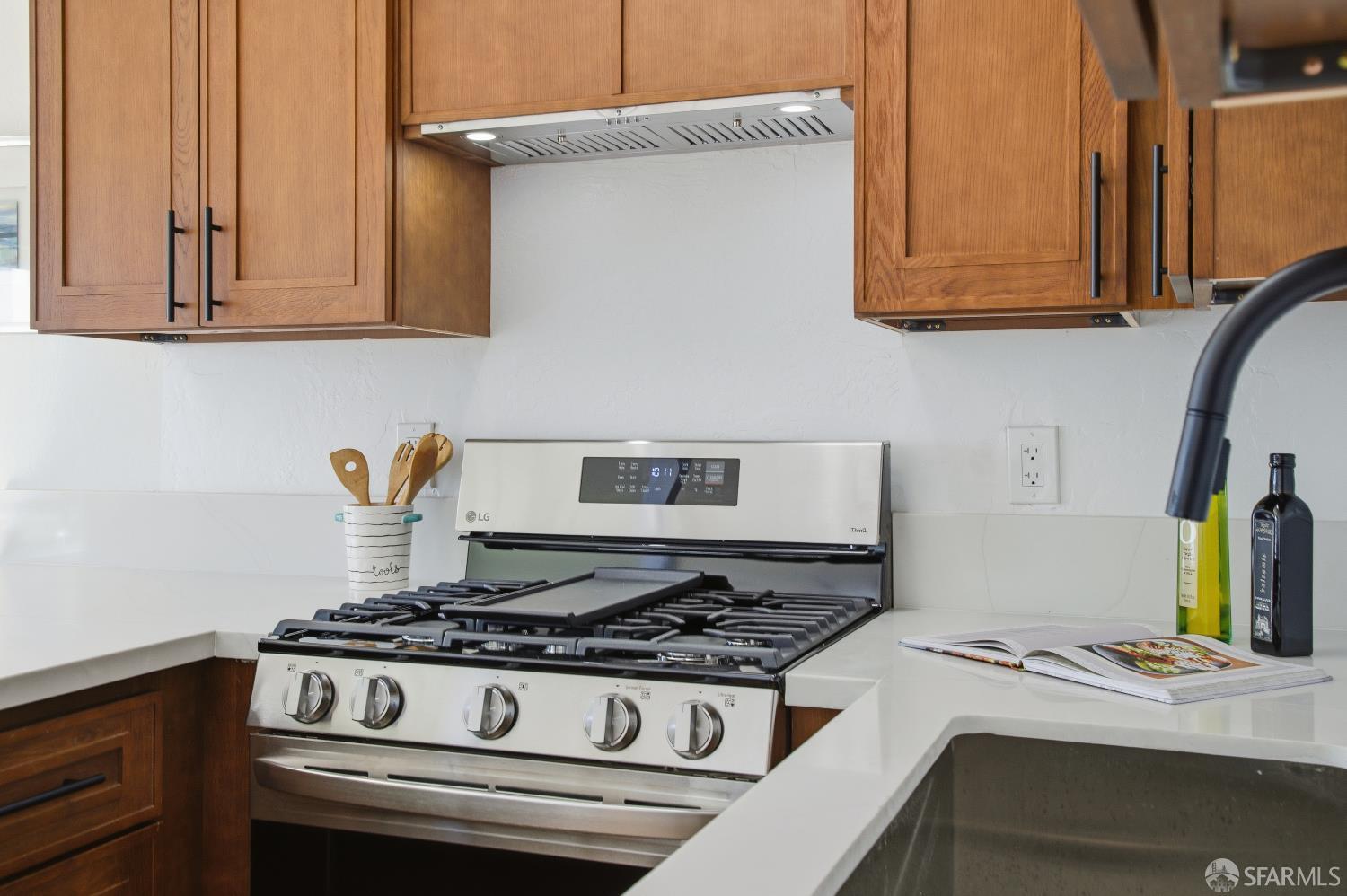 Detail Gallery Image 32 of 52 For 573 Connecticut St, San Francisco,  CA 94107 - 5 Beds | 3 Baths