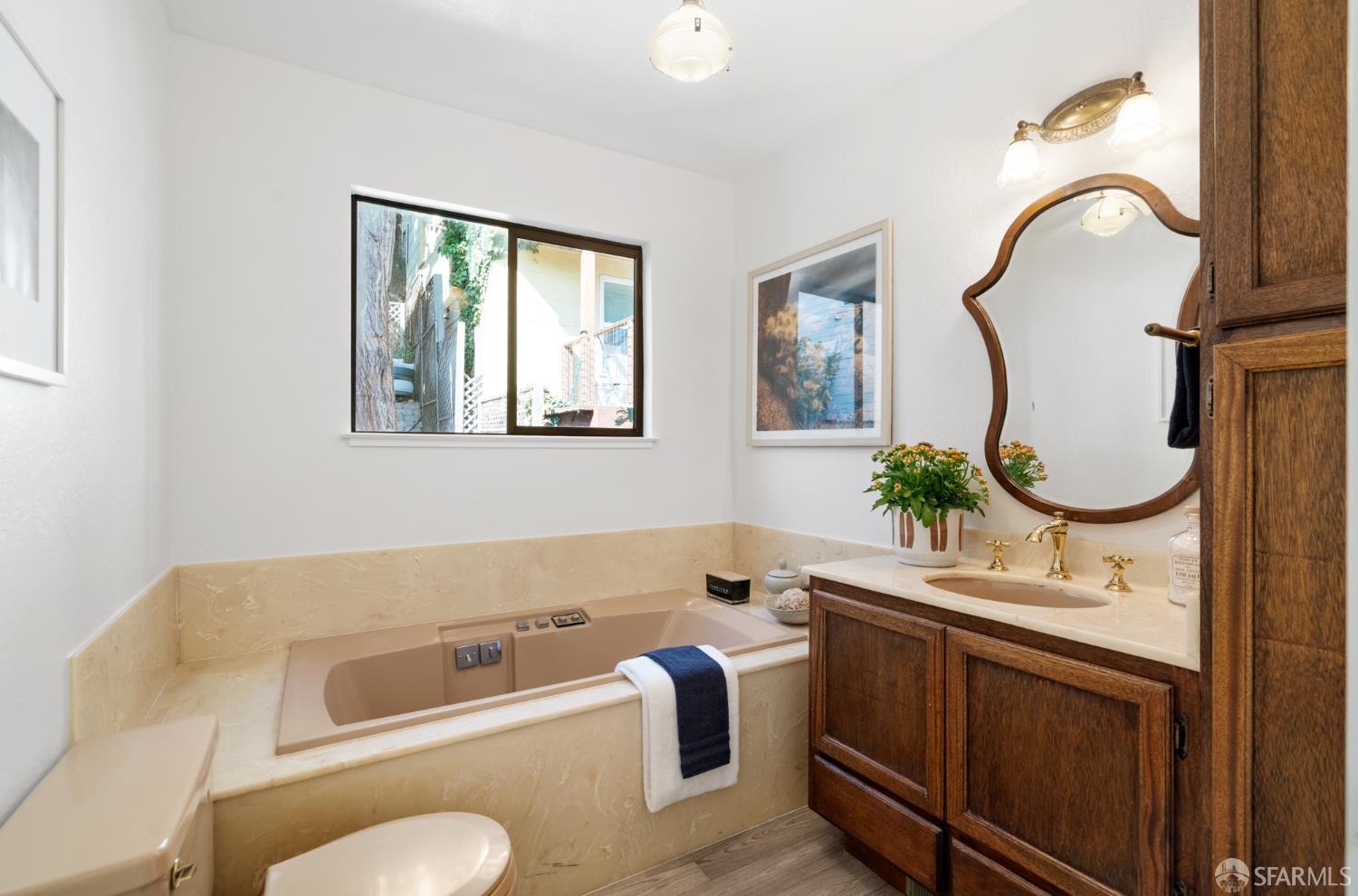 Detail Gallery Image 32 of 42 For 376 Corbett Ave, San Francisco,  CA 94114 - 3 Beds | 3 Baths