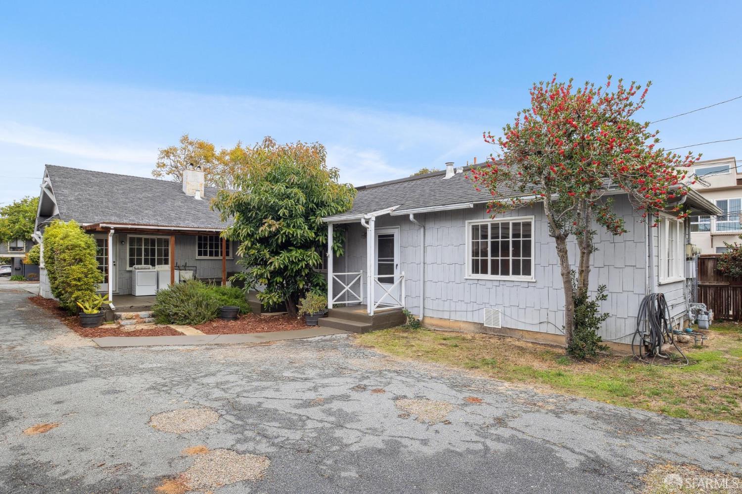 Detail Gallery Image 52 of 72 For 1115 Capuchino Ave, Burlingame,  CA 94010 - 4 Beds | 2 Baths