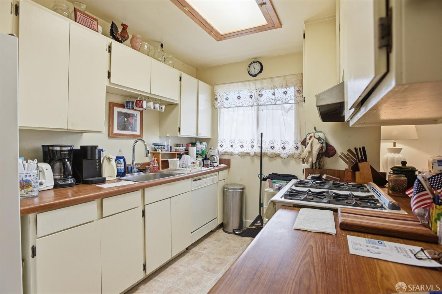 Detail Gallery Image 11 of 46 For 1191 Alicante Dr, Pacifica,  CA 94044 - 3 Beds | 2 Baths