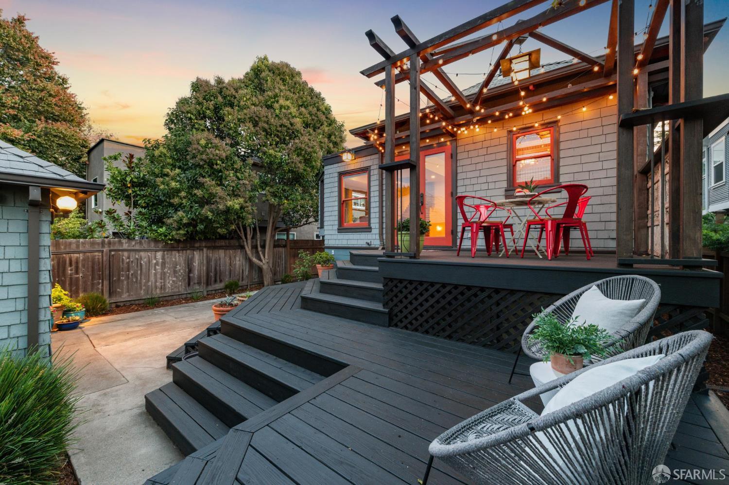 Detail Gallery Image 30 of 56 For 526 52nd St, Oakland,  CA 94609 - 2 Beds | 1/2 Baths