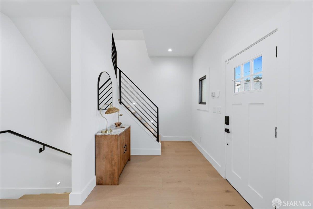 Detail Gallery Image 4 of 54 For 335 Hearst Ave, San Francisco,  CA 94112 - 3 Beds | 2/1 Baths