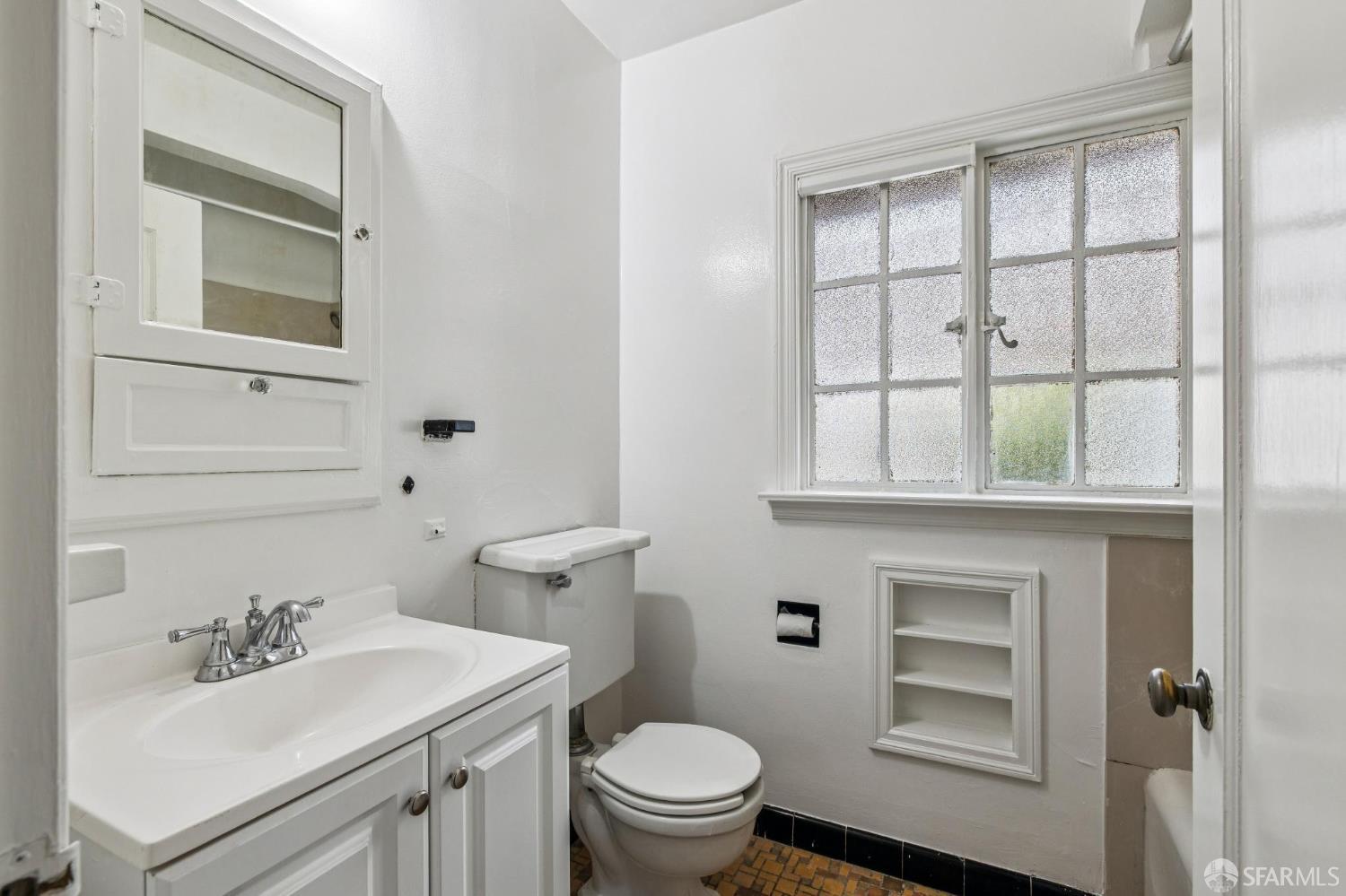 Detail Gallery Image 50 of 72 For 1115 Capuchino Ave, Burlingame,  CA 94010 - 4 Beds | 2 Baths