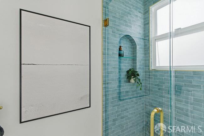 Detail Gallery Image 26 of 49 For 951 Leavenworth St, San Francisco,  CA 94109 - 3 Beds | 2 Baths