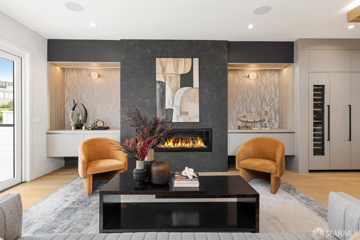 Detail Gallery Image 18 of 96 For 561 Duncan St, San Francisco,  CA 94131 - 4 Beds | 4/2 Baths