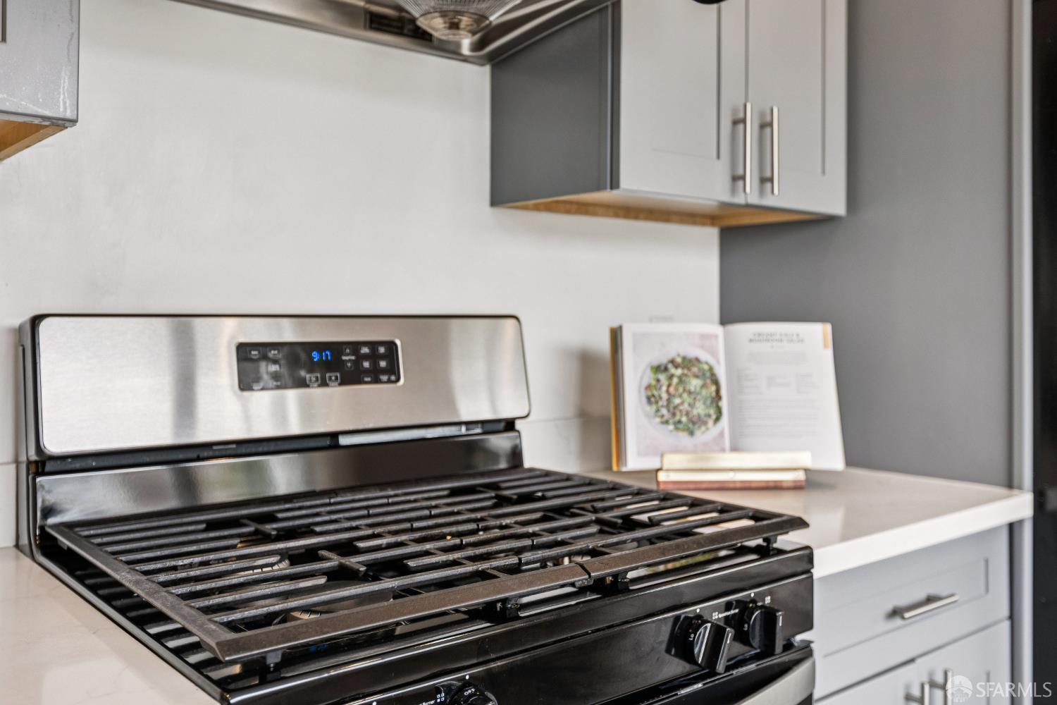 Detail Gallery Image 27 of 91 For 183 Camelia Dr, Daly City,  CA 94015 - 7 Beds | 6 Baths