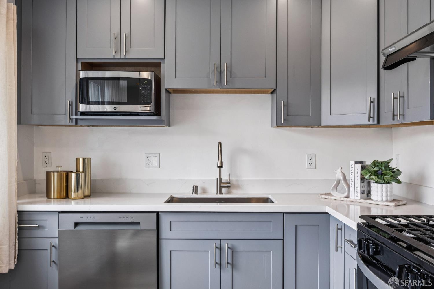 Detail Gallery Image 25 of 91 For 183 Camelia Dr, Daly City,  CA 94015 - 7 Beds | 6 Baths