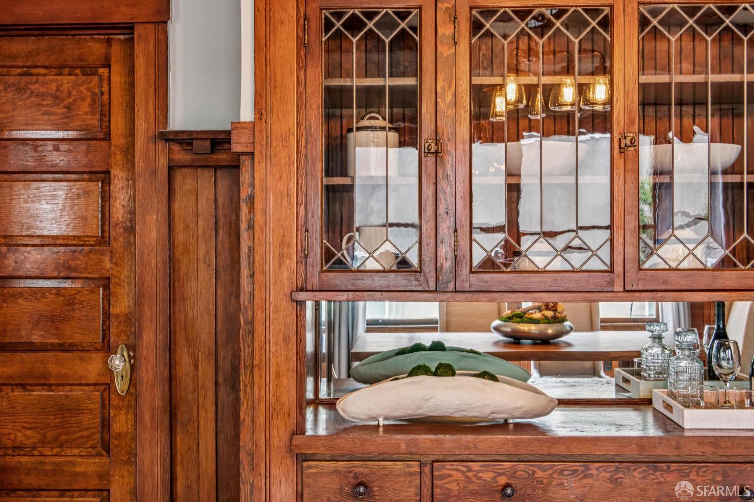 Detail Gallery Image 14 of 56 For 526 52nd St, Oakland,  CA 94609 - 2 Beds | 1/2 Baths