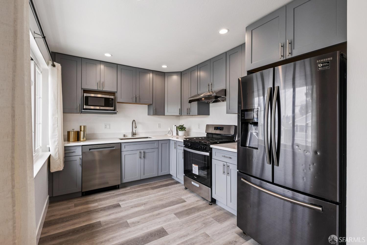 Detail Gallery Image 22 of 91 For 183 Camelia Dr, Daly City,  CA 94015 - 7 Beds | 6 Baths