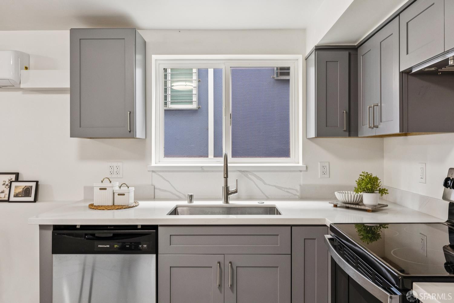 Detail Gallery Image 66 of 91 For 183 Camelia Dr, Daly City,  CA 94015 - 7 Beds | 6 Baths