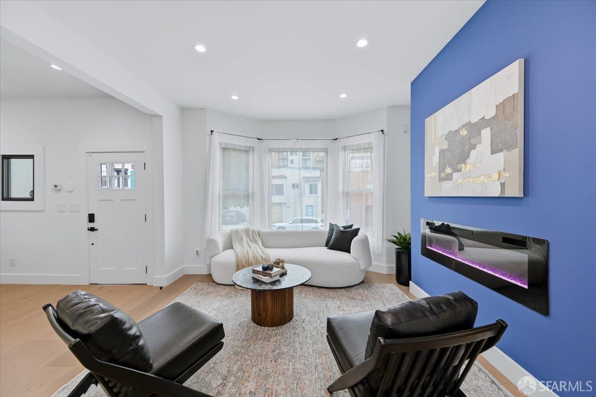 Detail Gallery Image 7 of 54 For 335 Hearst Ave, San Francisco,  CA 94112 - 3 Beds | 2/1 Baths