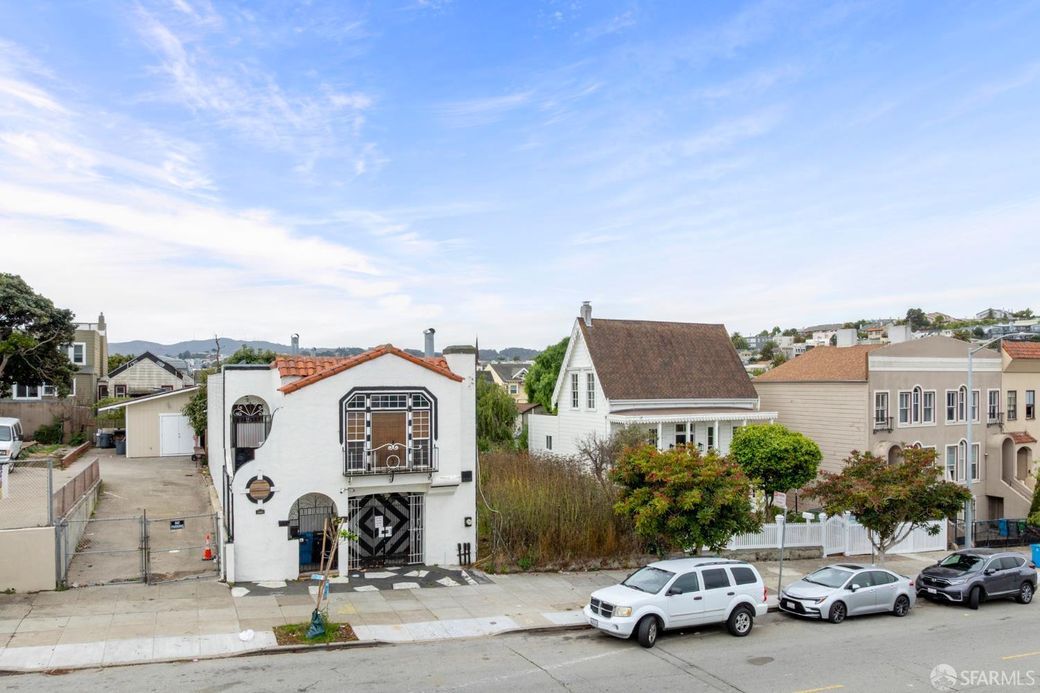 Detail Gallery Image 3 of 11 For 1539 Oakdale Ave, San Francisco,  CA 94124 - – Beds | – Baths