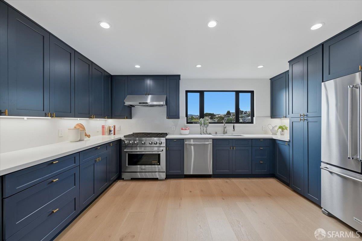 Detail Gallery Image 16 of 54 For 335 Hearst Ave, San Francisco,  CA 94112 - 3 Beds | 2/1 Baths