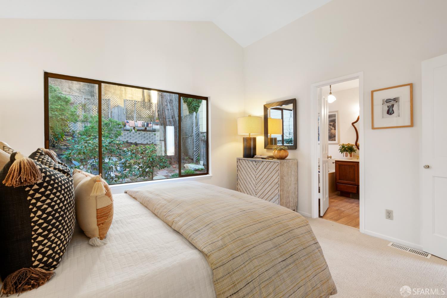 Detail Gallery Image 31 of 42 For 376 Corbett Ave, San Francisco,  CA 94114 - 3 Beds | 3 Baths