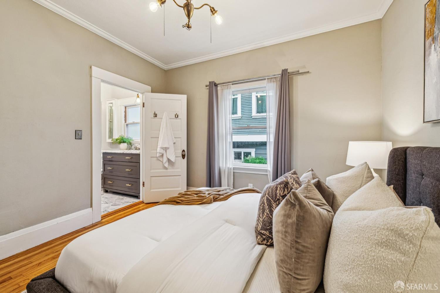 Detail Gallery Image 38 of 56 For 526 52nd St, Oakland,  CA 94609 - 2 Beds | 1/2 Baths