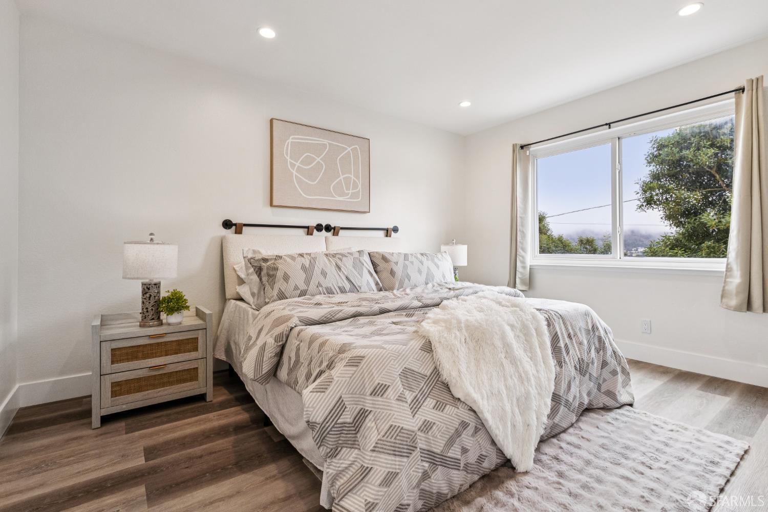 Detail Gallery Image 29 of 91 For 183 Camelia Dr, Daly City,  CA 94015 - 7 Beds | 6 Baths