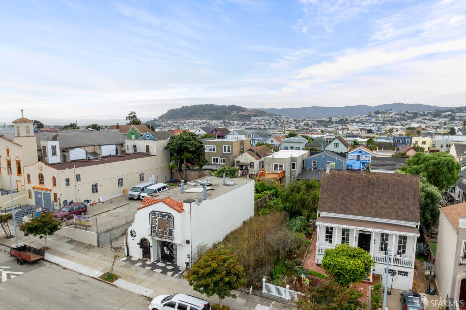 Detail Gallery Image 5 of 11 For 1539 Oakdale Ave, San Francisco,  CA 94124 - – Beds | – Baths