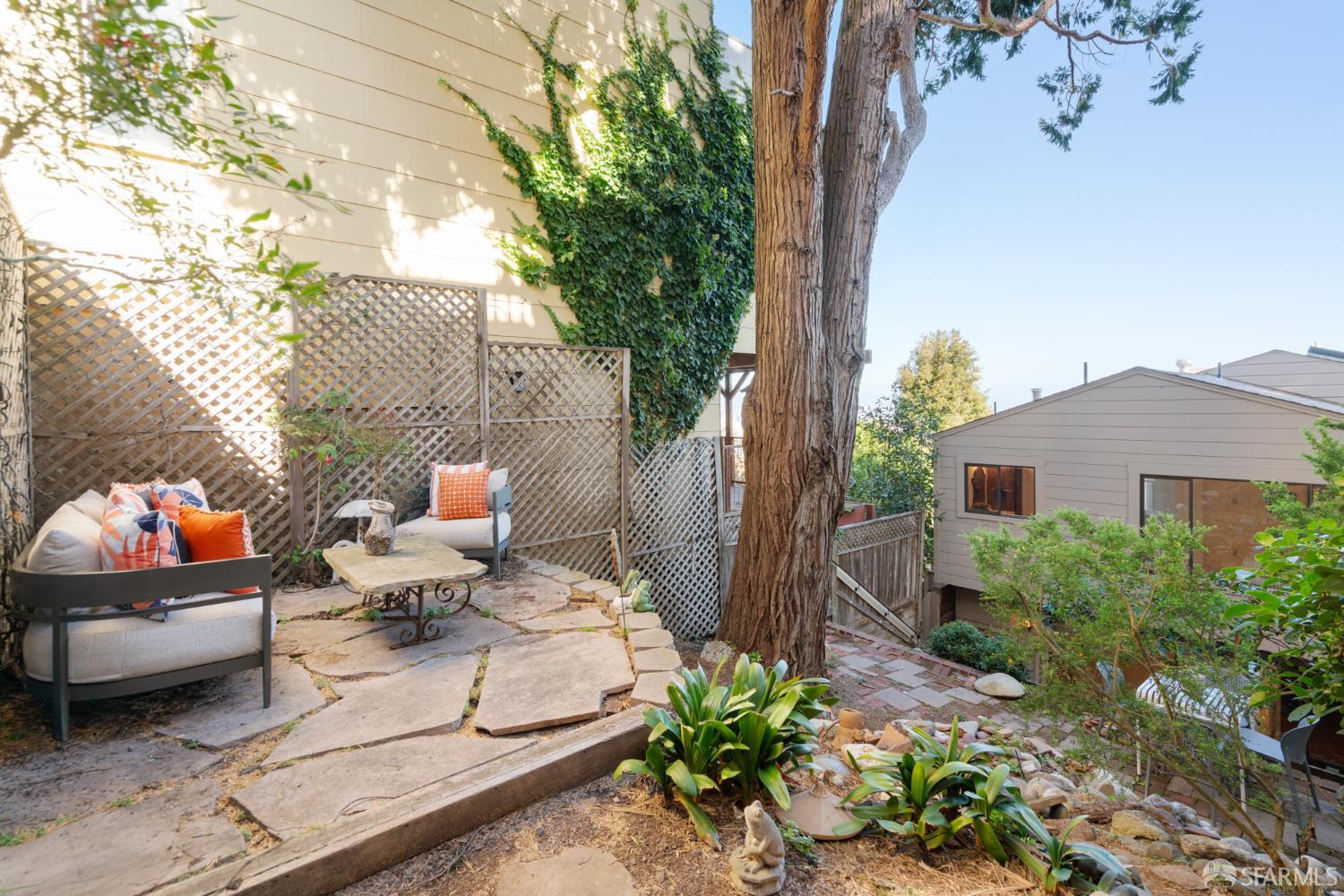 Detail Gallery Image 37 of 42 For 376 Corbett Ave, San Francisco,  CA 94114 - 3 Beds | 3 Baths