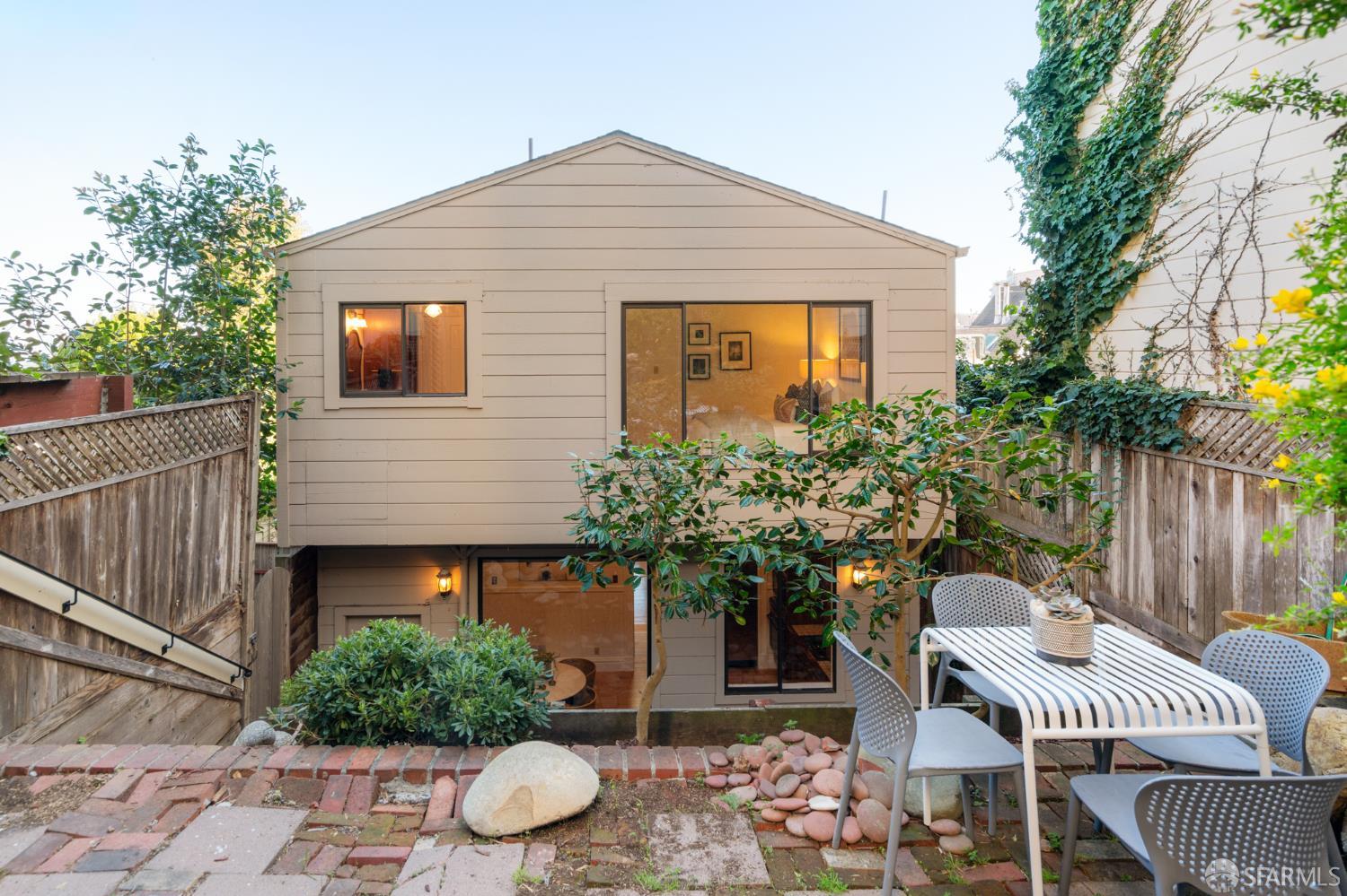 Detail Gallery Image 36 of 42 For 376 Corbett Ave, San Francisco,  CA 94114 - 3 Beds | 3 Baths