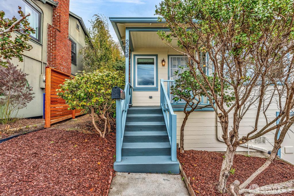 Detail Gallery Image 5 of 49 For 2034 Carquinez Ave, El Cerrito,  CA 94530 - 2 Beds | 1 Baths