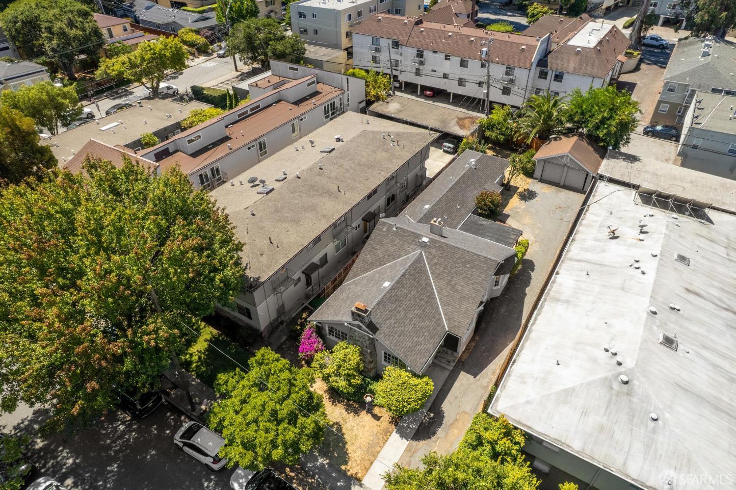 Detail Gallery Image 68 of 72 For 1115 Capuchino Ave, Burlingame,  CA 94010 - 4 Beds | 2 Baths