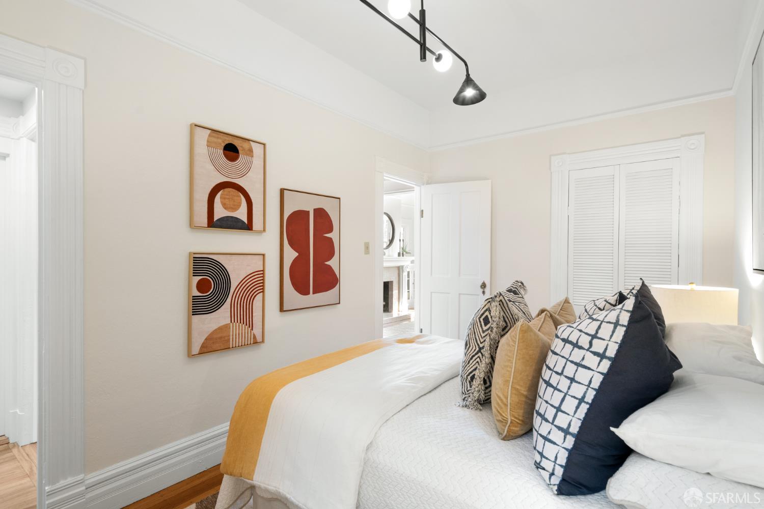 Detail Gallery Image 18 of 42 For 376 Corbett Ave, San Francisco,  CA 94114 - 3 Beds | 3 Baths