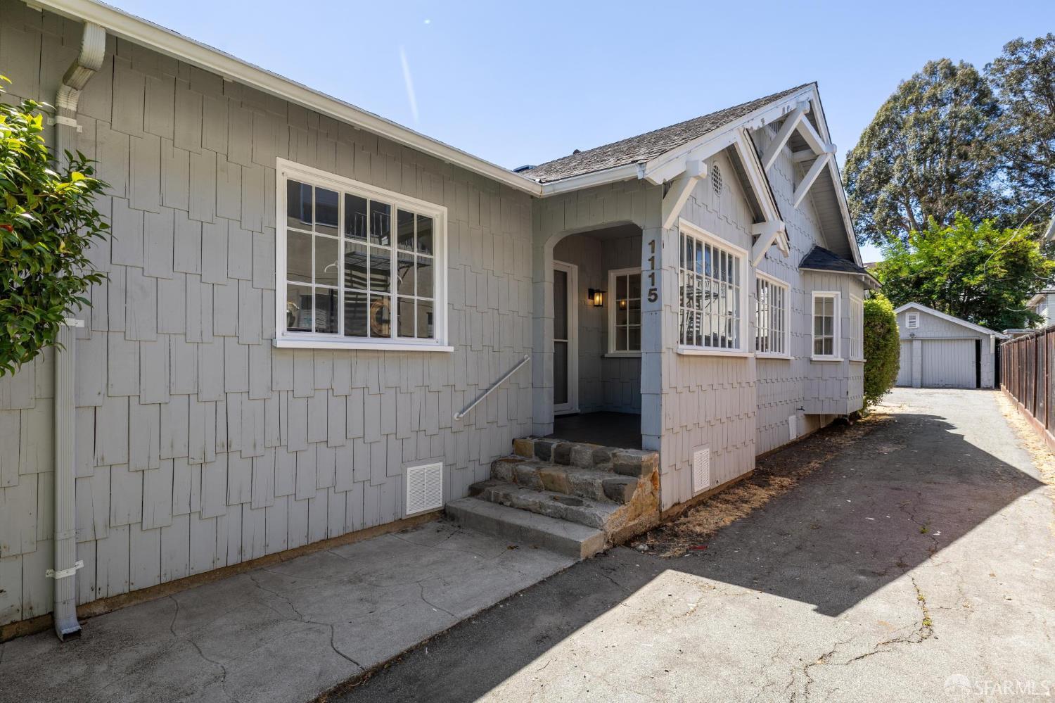 Detail Gallery Image 64 of 72 For 1115 Capuchino Ave, Burlingame,  CA 94010 - 4 Beds | 2 Baths