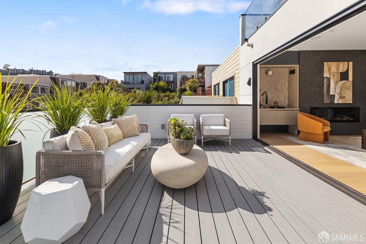 Detail Gallery Image 25 of 96 For 561 Duncan St, San Francisco,  CA 94131 - 4 Beds | 4/2 Baths