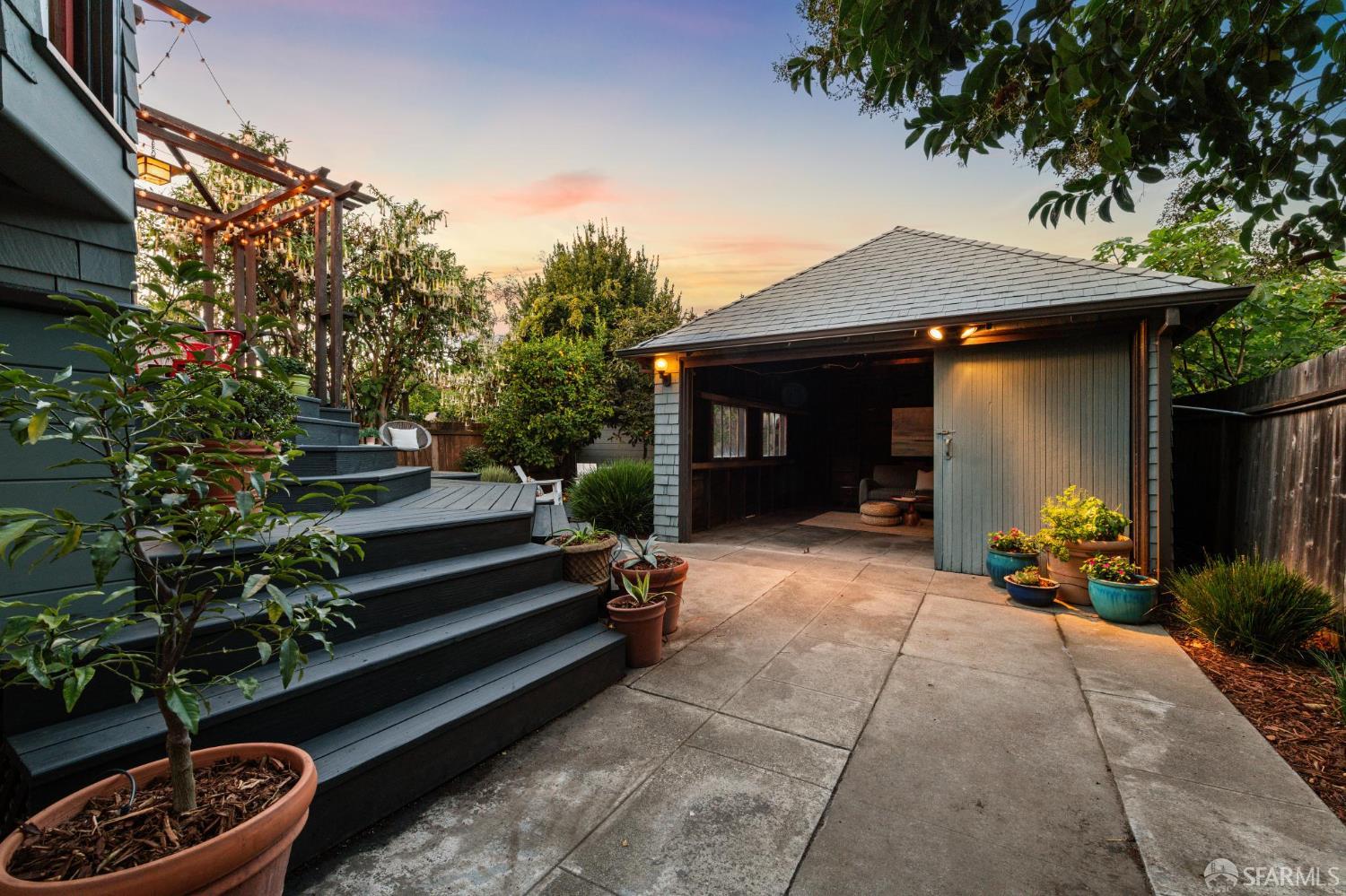 Detail Gallery Image 32 of 56 For 526 52nd St, Oakland,  CA 94609 - 2 Beds | 1/2 Baths