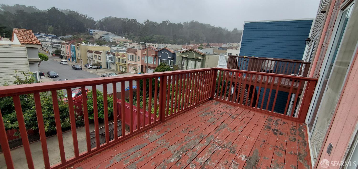 Detail Gallery Image 4 of 5 For 1383 Bacon St, San Francisco,  CA 94134 - 6 Beds | 4 Baths