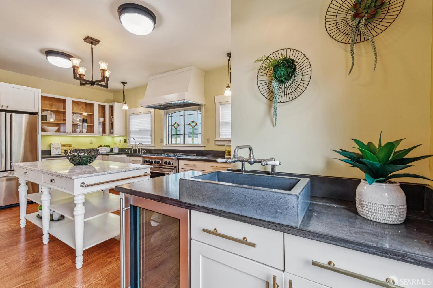 Detail Gallery Image 23 of 56 For 526 52nd St, Oakland,  CA 94609 - 2 Beds | 1/2 Baths