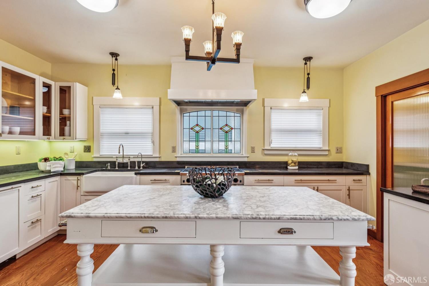 Detail Gallery Image 19 of 56 For 526 52nd St, Oakland,  CA 94609 - 2 Beds | 1/2 Baths