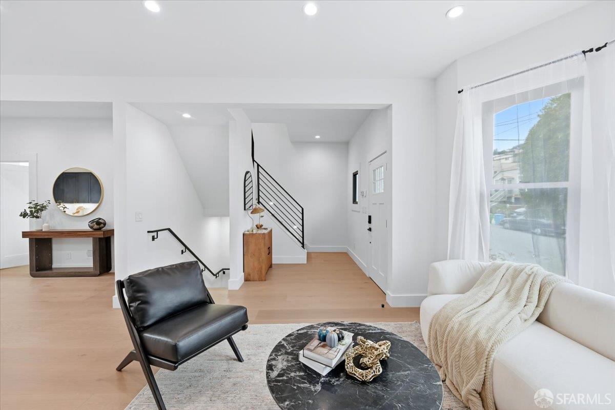 Detail Gallery Image 5 of 54 For 335 Hearst Ave, San Francisco,  CA 94112 - 3 Beds | 2/1 Baths