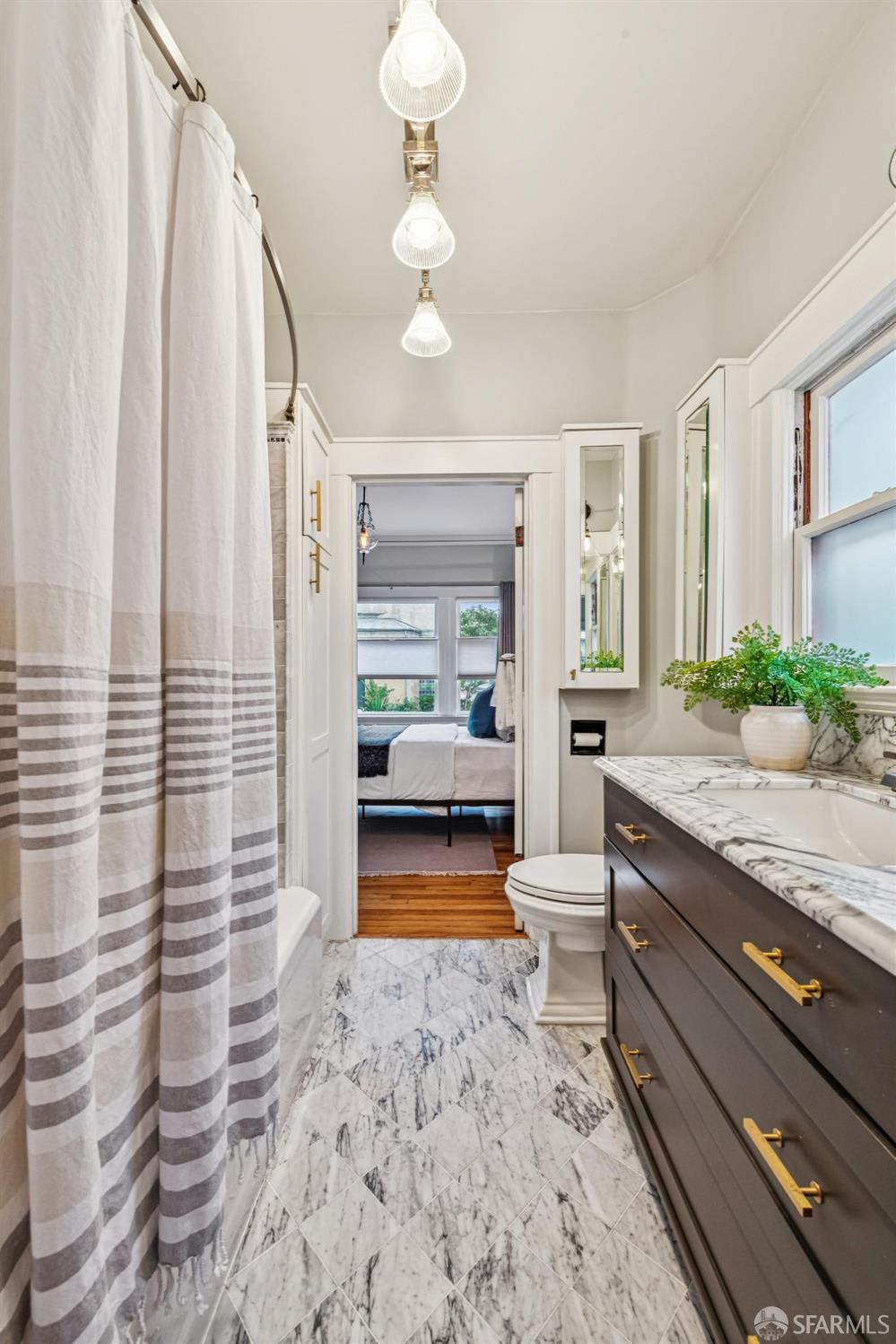 Detail Gallery Image 42 of 56 For 526 52nd St, Oakland,  CA 94609 - 2 Beds | 1/2 Baths