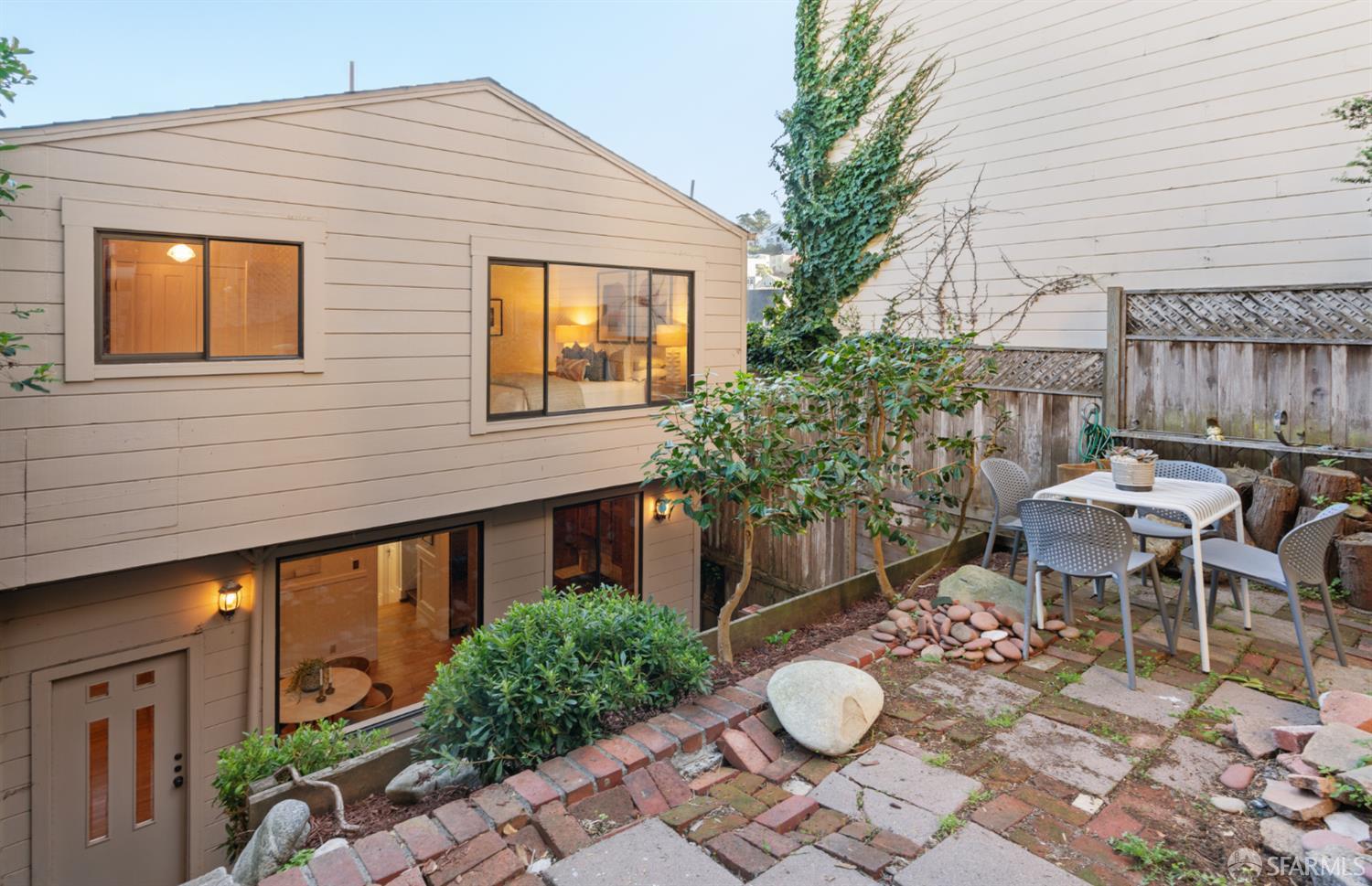 Detail Gallery Image 38 of 42 For 376 Corbett Ave, San Francisco,  CA 94114 - 3 Beds | 3 Baths