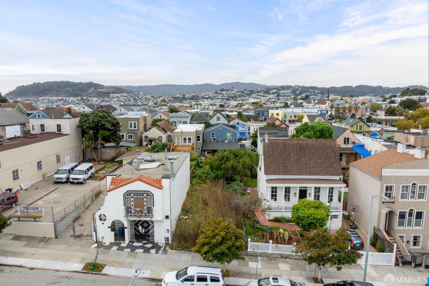 Detail Gallery Image 4 of 11 For 1539 Oakdale Ave, San Francisco,  CA 94124 - – Beds | – Baths