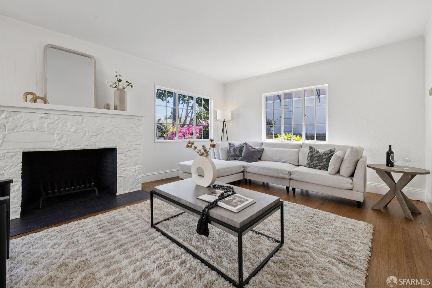 Detail Gallery Image 5 of 72 For 1115 Capuchino Ave, Burlingame,  CA 94010 - 4 Beds | 2 Baths